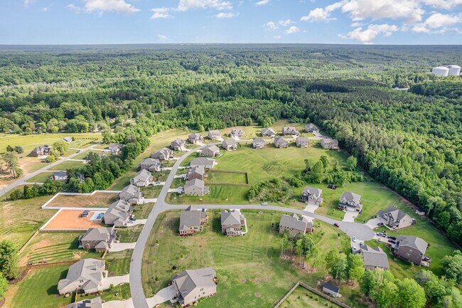 Foto del edificio - 6006 Tanoak Ct