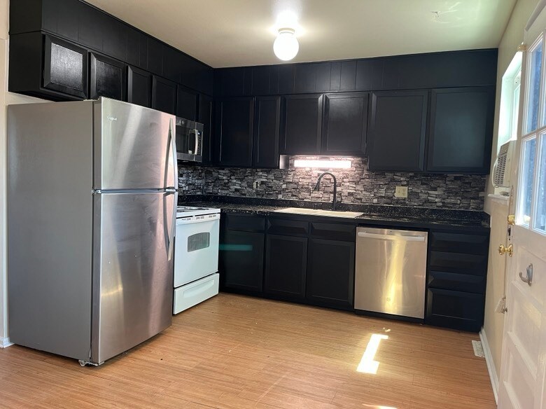 Foto principal - 1051 Chambers Ct