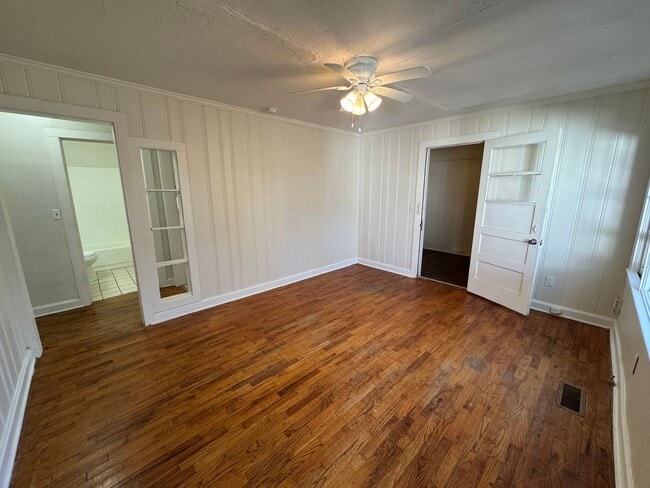 Building Photo - 2/1 House in East Rome with bonus room- $995