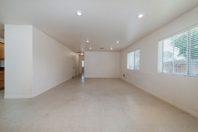 Foto del edificio - 730 Pine Ave