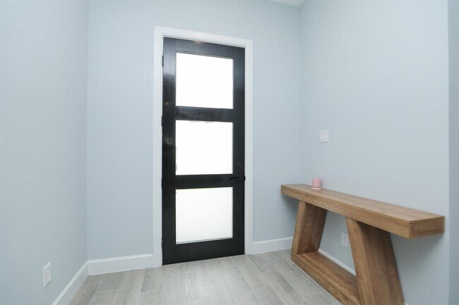 Foto del edificio - 322 S Amherst Dr