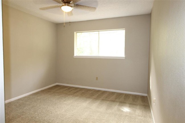 Foto del edificio - 3111 Long Meadow Dr