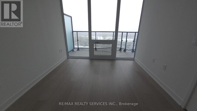 Photo du bâtiment - 448 Burnhamthorpe Rd W