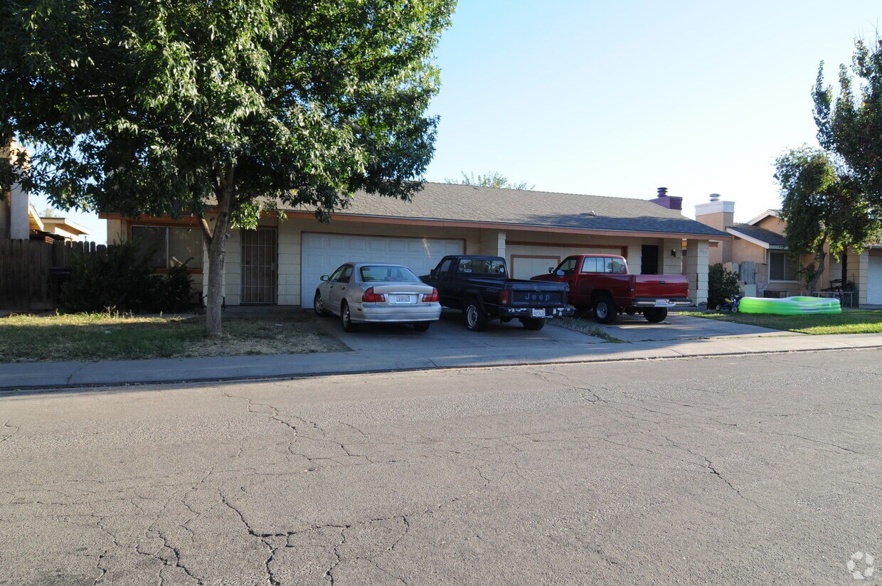 Foto principal - 1828-30 1900 1902 Conifer Dr