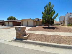 Building Photo - 4716 Maureen Cir