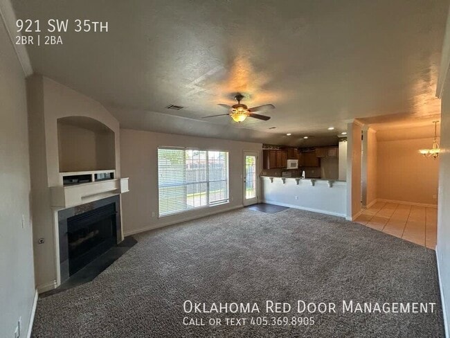 Building Photo - 921 SW 35th-