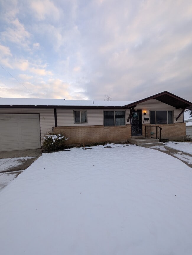 Building Photo - 277 W 600 S