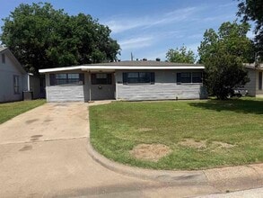 Building Photo - 2912 Cunningham Dr