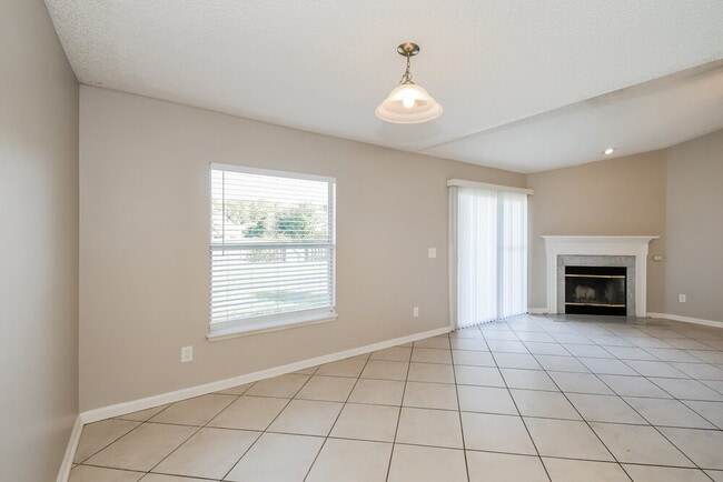 Building Photo - 9073 Bridgecreek Dr W