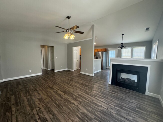 Foto del edificio - 124 Crestwood Dr