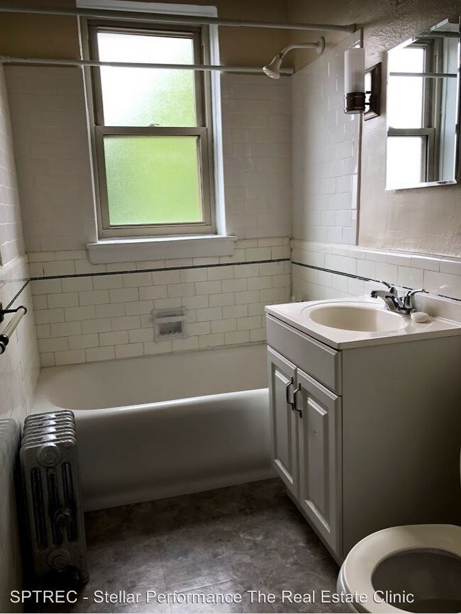 Foto del edificio - 836 Washington Blvd