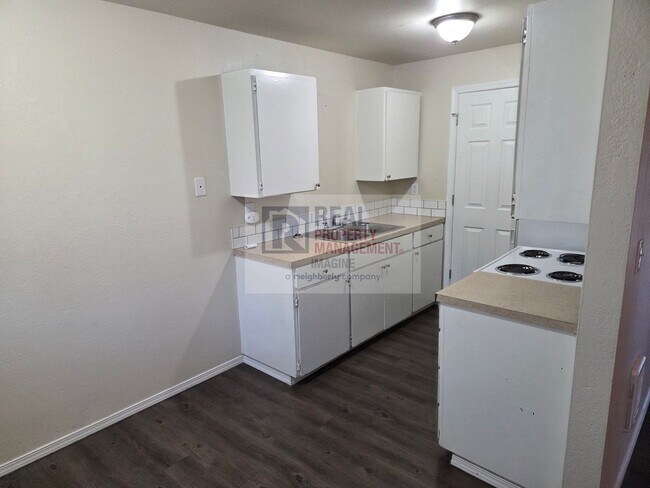 Foto del edificio - Charming 1 Bedroom In Quiet Neighborhood!