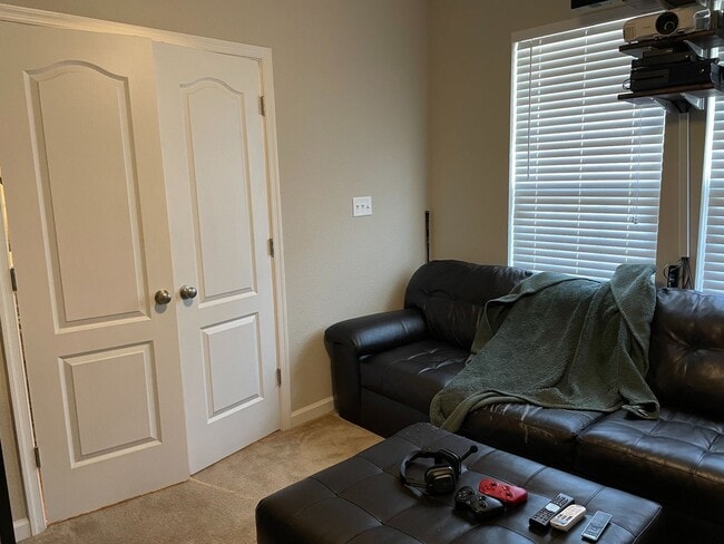 Building Photo - Really nice newly built 4 bedroom home with 2 full baths and one 1/2 baths