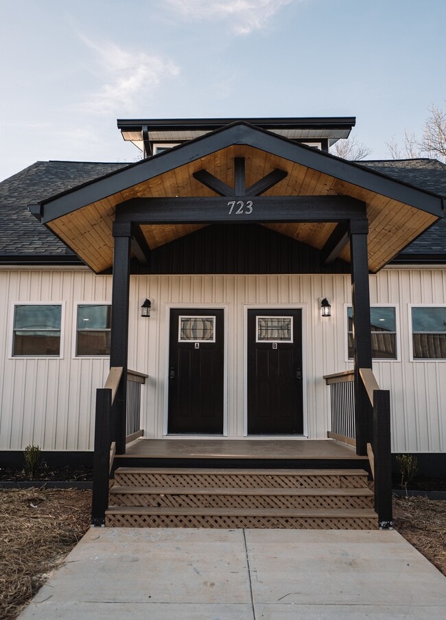 Building Photo - 723 Highland Ave SE