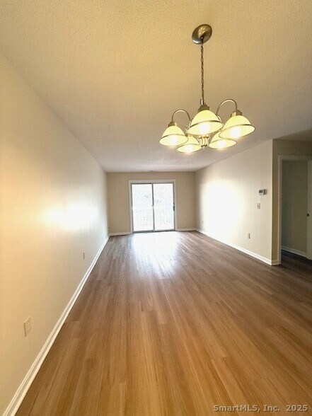 Foto del edificio - 25 Old Turnpike Rd