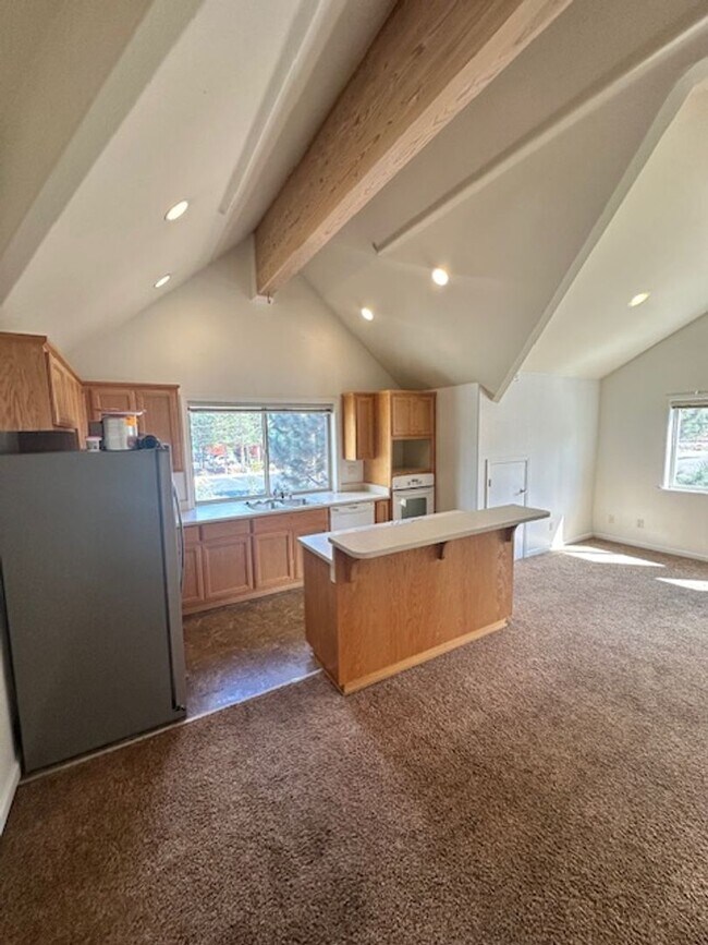 Foto del edificio - Super cute upstairs apartment available soon for viewing and renting!! Call me today to view and ...