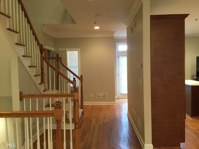 Building Photo - 588 Vinings Estates Dr SE