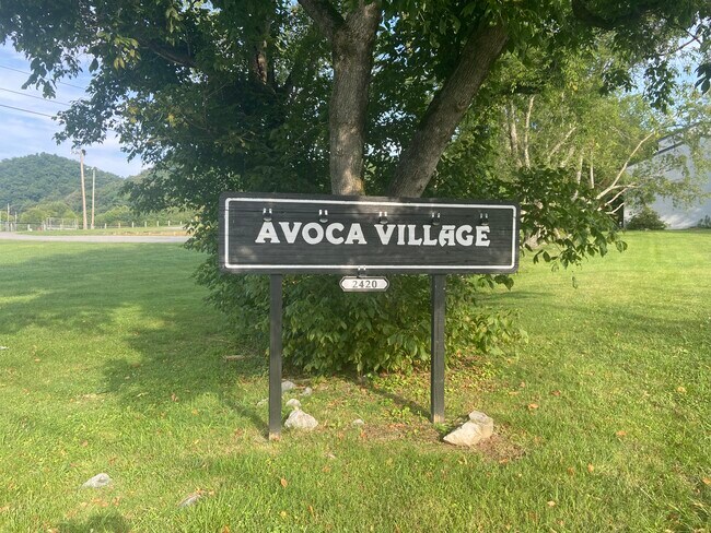 Foto del edificio - 2420 Volunteer Pkwy