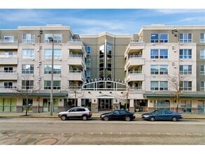 Building Photo - 925 110th Ave NE