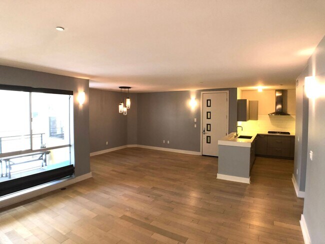 Building Photo - Gorgeous luxurious Spacious 2 bedroom and ...