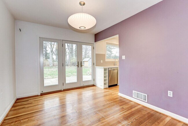 Foto del edificio - 9718 Holmhurst Rd