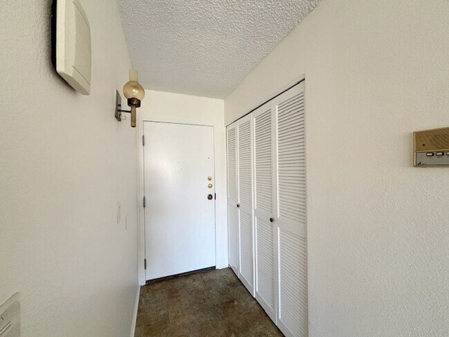 Building Photo - Spacious 3BD/2BA Condo in Mission Greens -...