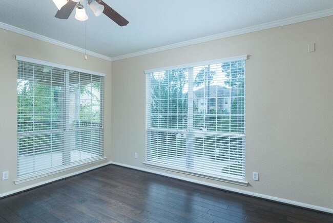 Building Photo - 6607 Lake Woodlands Dr