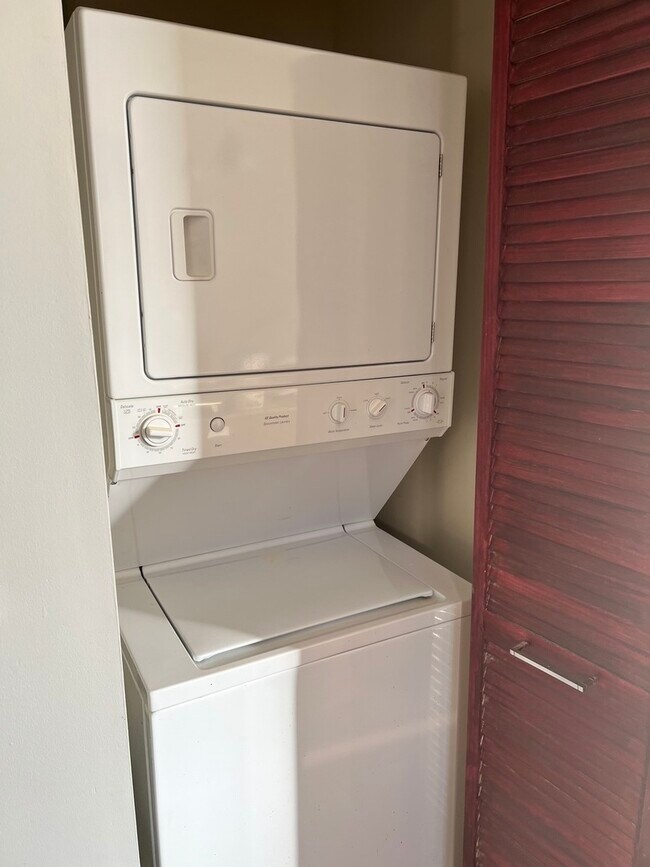 Foto del edificio - 450 E Bowen Ave