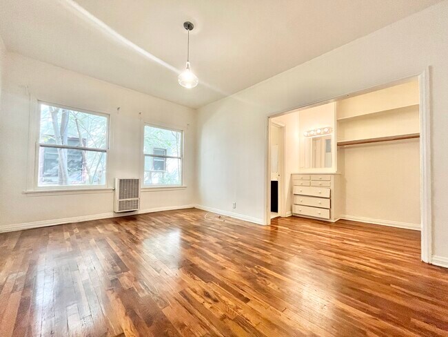 Foto del edificio - 836 Sanborn Ave Los Angeles, CA 90029