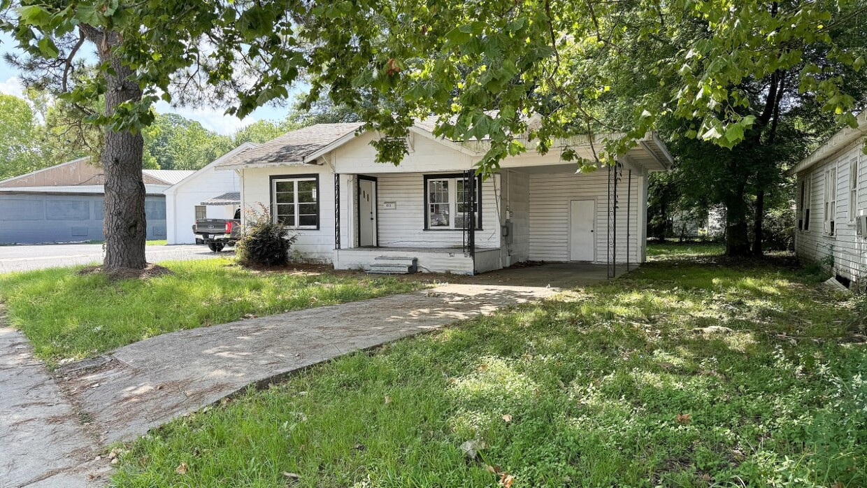 Foto principal - 613 Montgomery Ave