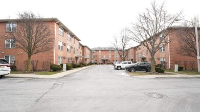 Building Photo - 24 Riverview Ct