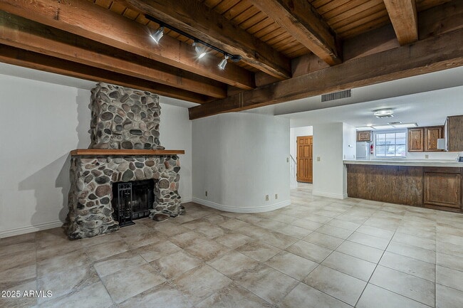 Building Photo - 1028 S Ash Ave