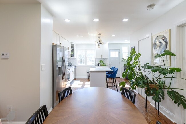 Building Photo - One of a Kind Row Home in Fort Dupont Park!
