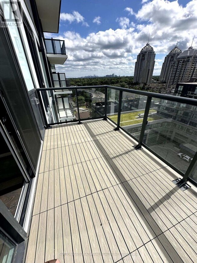 Building Photo - 6 Greenbriar Rd