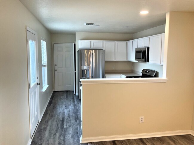 Building Photo - 6335 Mountain Pines Ln