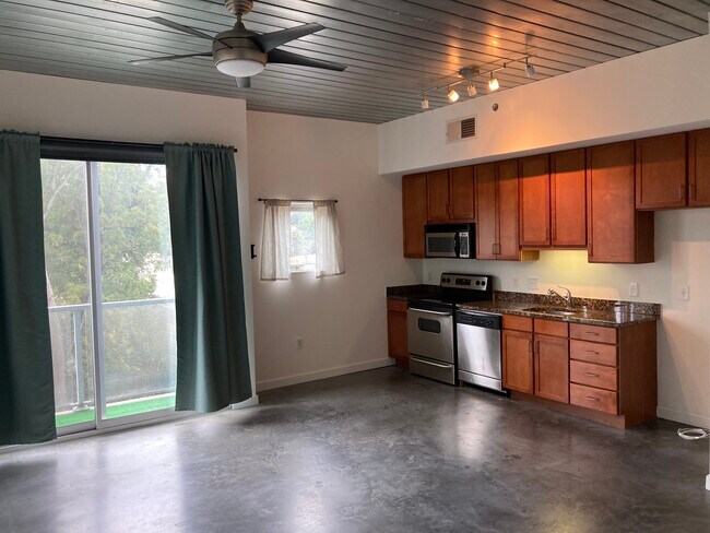 Building Photo - 620 Glen Iris Dr NE