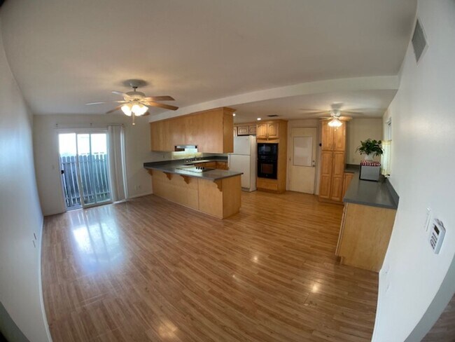 Foto del edificio - Camarillo 5 Bedroom 2 Bathroom home