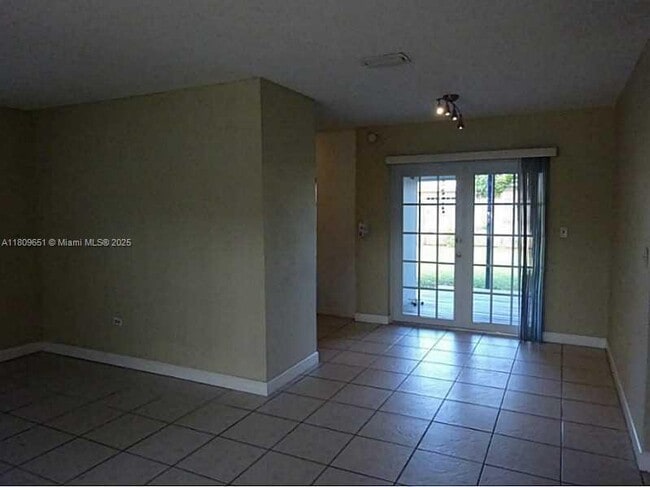 Building Photo - 2631 Alcazar Dr