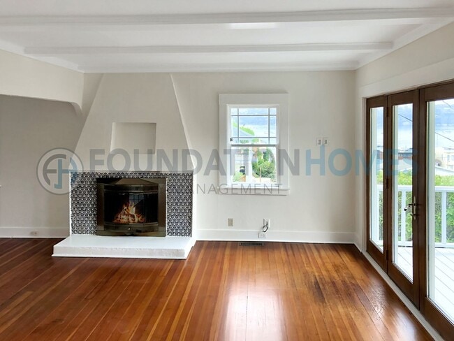 Building Photo - VIDEO Modern Home with Bay Views- Close to Town- FOUNDATION