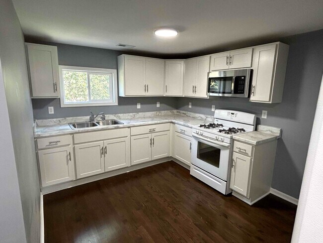 Foto del edificio - 1341 Main St