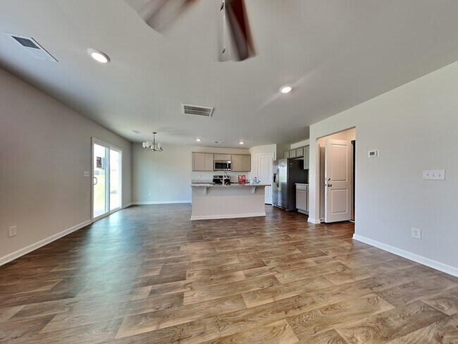 Foto del edificio - Apply Today! Burnside Farms!! Near USC, I-77