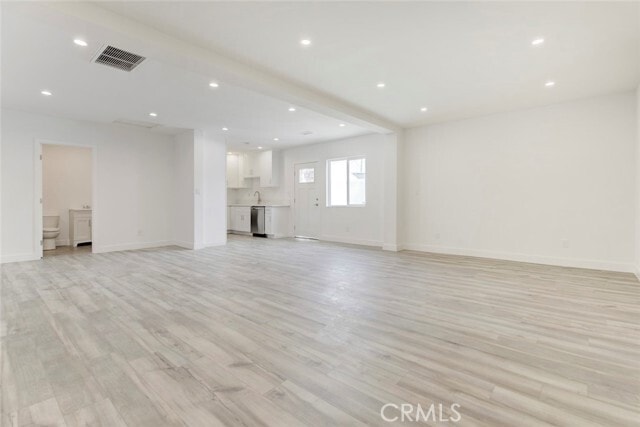 Foto del edificio - 11326 Haskell Ave