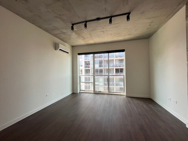 Foto del edificio - 421 W Huron St