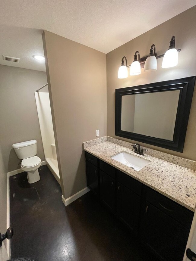 Building Photo - 333 Wolf Den Dr