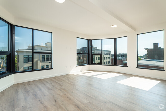 Building Photo - Longwood Row