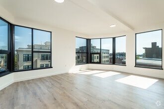 Building Photo - Longwood Row