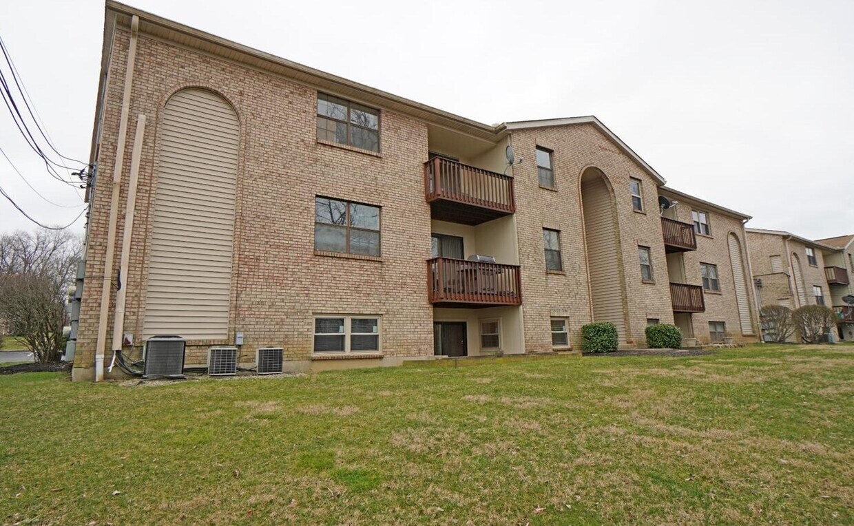 Primary Photo - 4330 Villa Dr