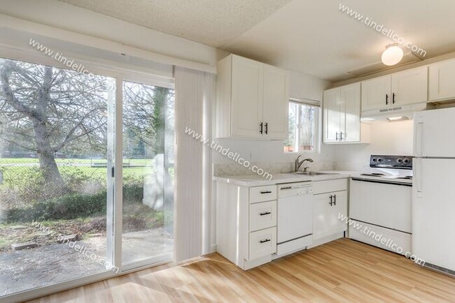 Building Photo - Wonderful Home in Beaverton With Off Stree...