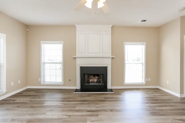 Foto del edificio - 4425 Ridgefair Dr