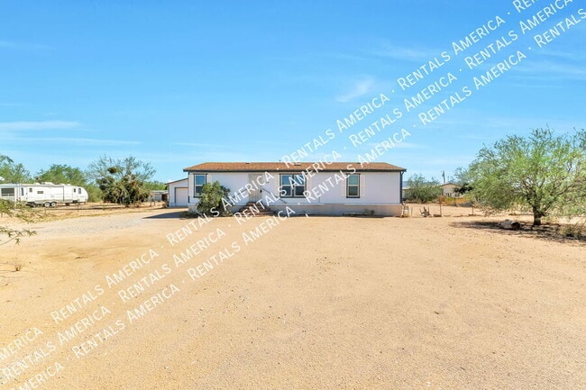 Building Photo - 13320 W El Lobo Rd